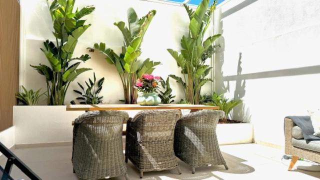 Marbella Center Beachfront With Private Patio Exterior photo