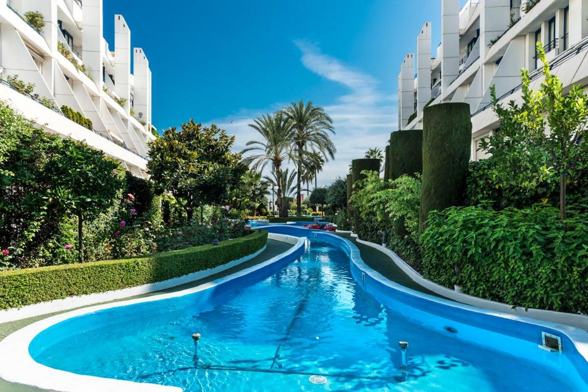 Marbella Center Beachfront With Private Patio Exterior photo